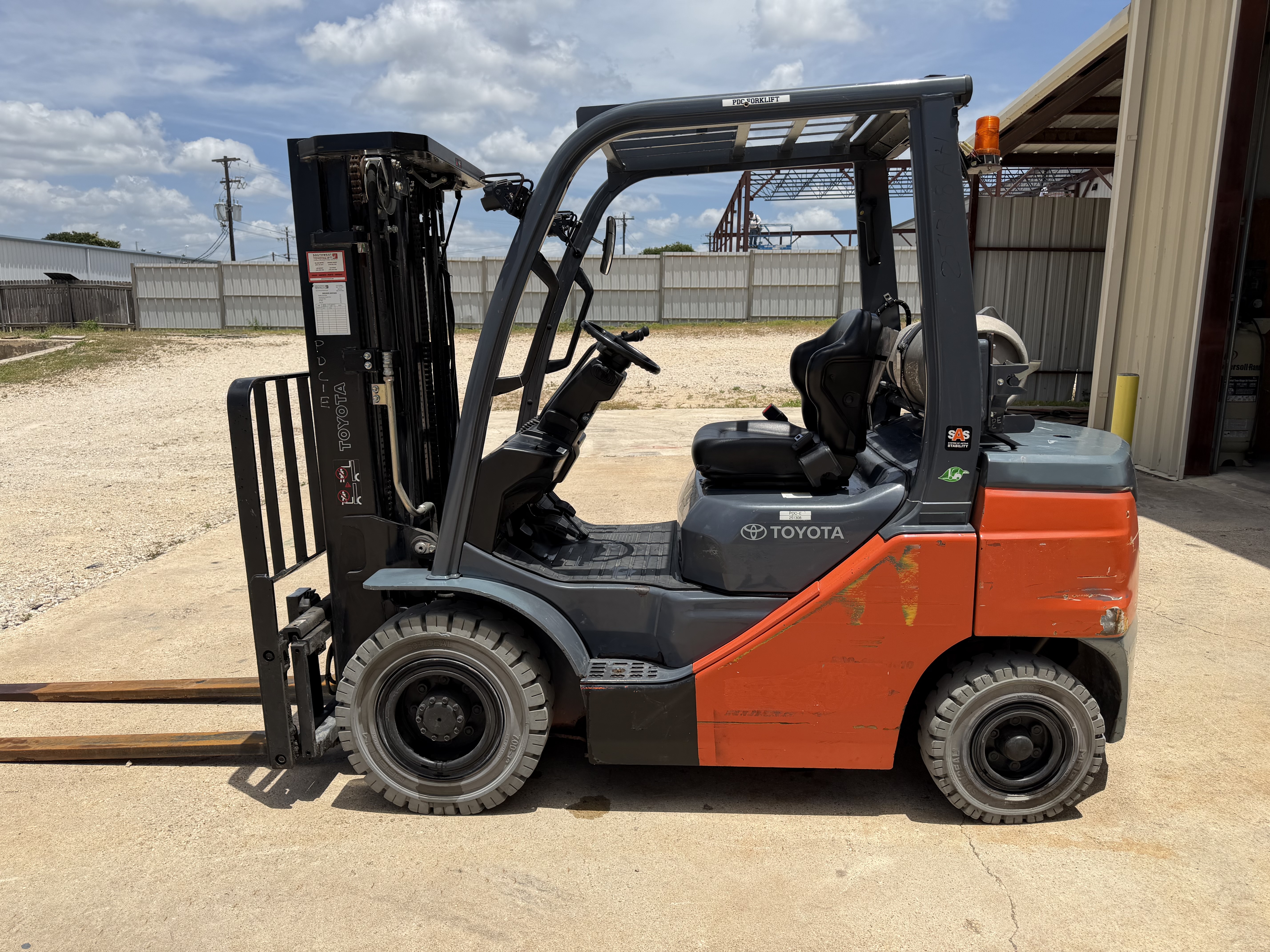 2020 TOYOTA 8FGU25 in Buda, TX