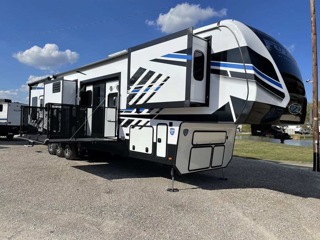2021 Keystone FUZION 424 RV