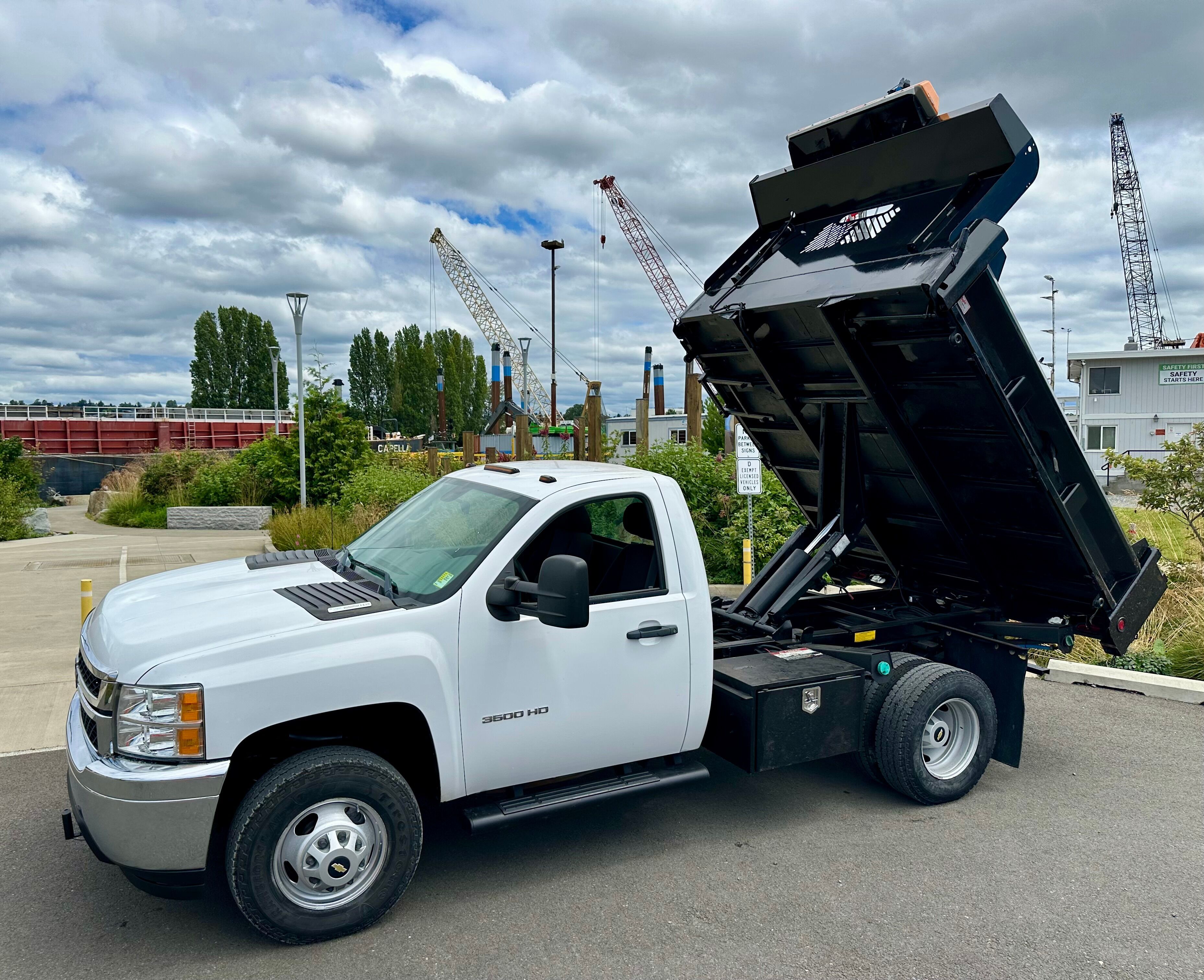 2011 Chevrolet Silverado 3500HD ~ 9' Dump Truck in Seattle, WA