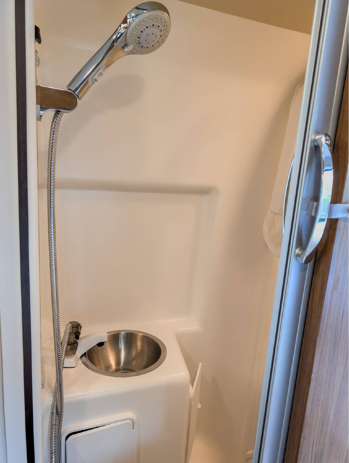 A photo of this 2017 Winnebago TRAVATO 59G