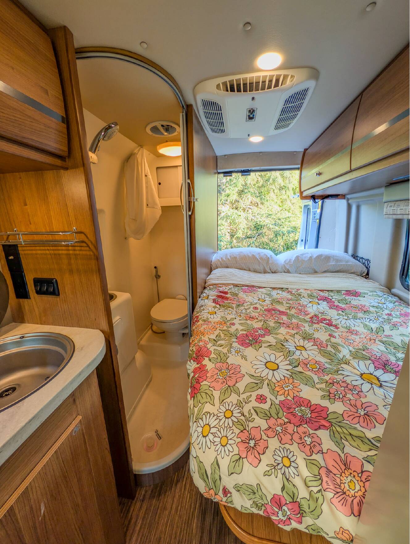 A photo of this 2017 Winnebago TRAVATO 59G