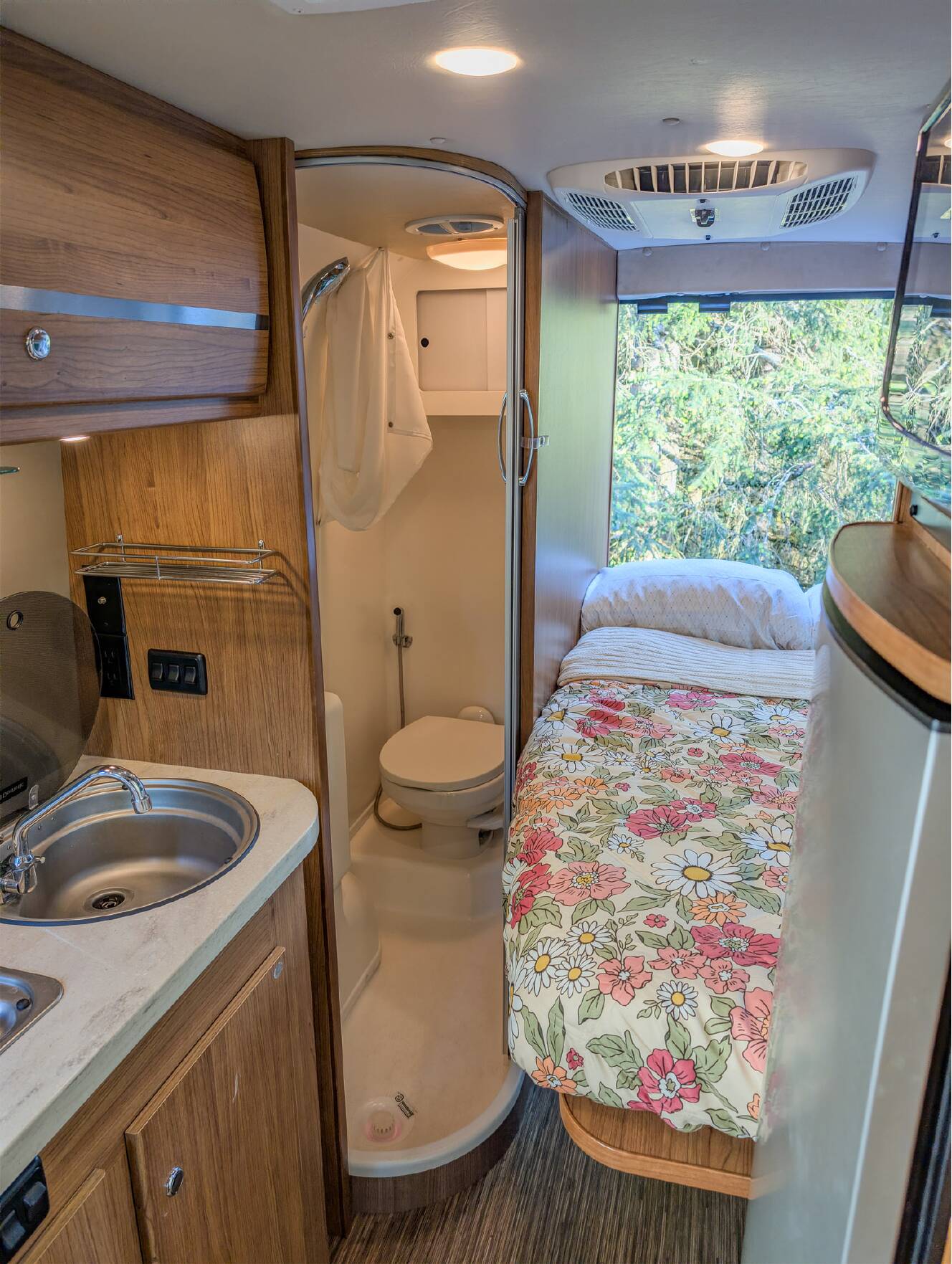 A photo of this 2017 Winnebago TRAVATO 59G