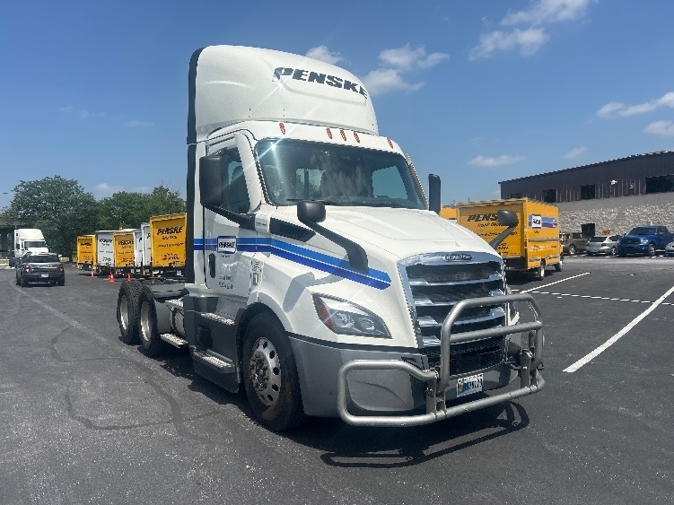 2022 FREIGHTLINER CASCADIA 116 in Louisville, KY