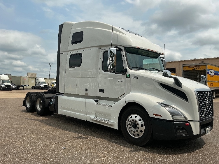 2023 VOLVO VNL64860 in Olive Branch, MS