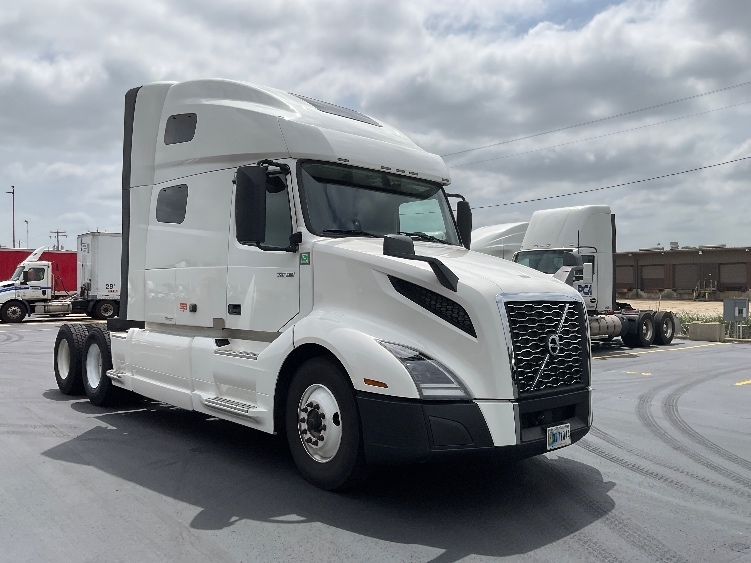 2020 VOLVO VNL64760 in Milwaukee, WI