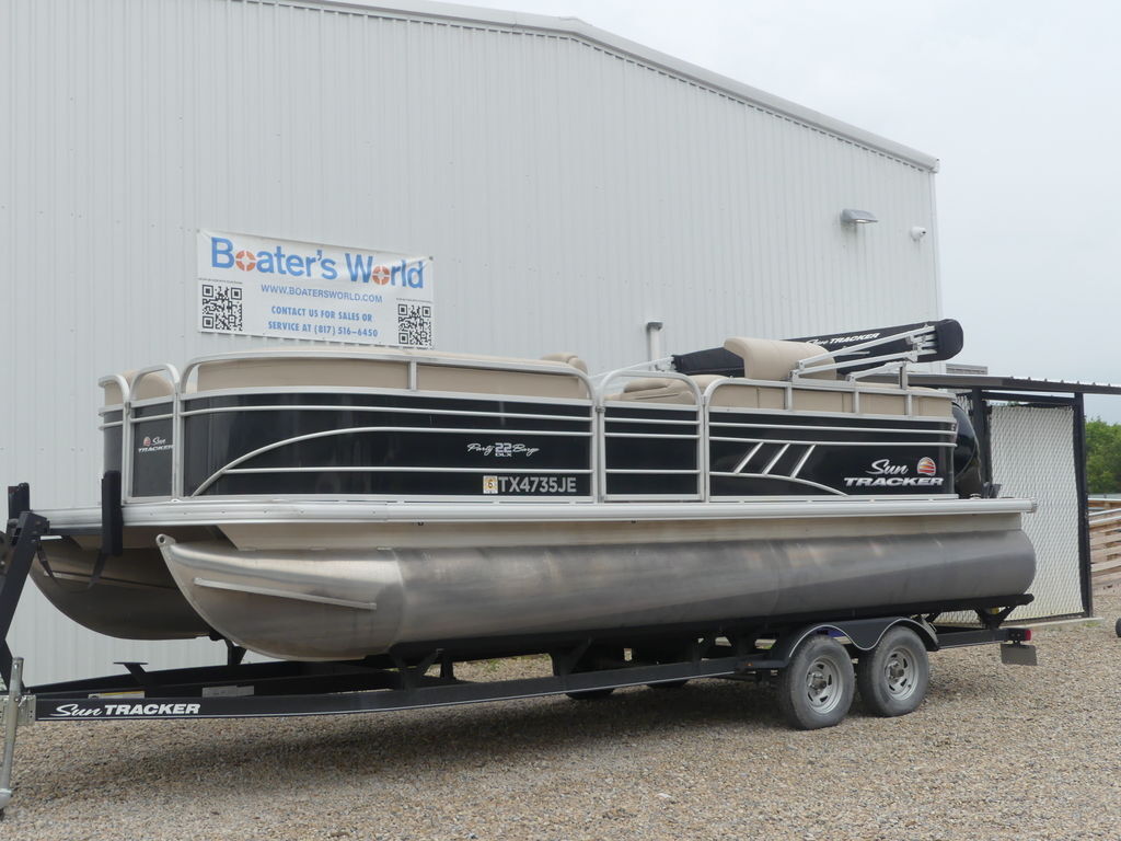 2020 Sun Tracker Party Barge® 22 DLX in grand prairie TX