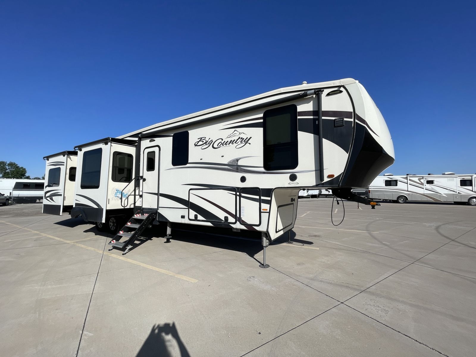2018 Heartland BIG COUNTRY 4010RD in blue grass IA