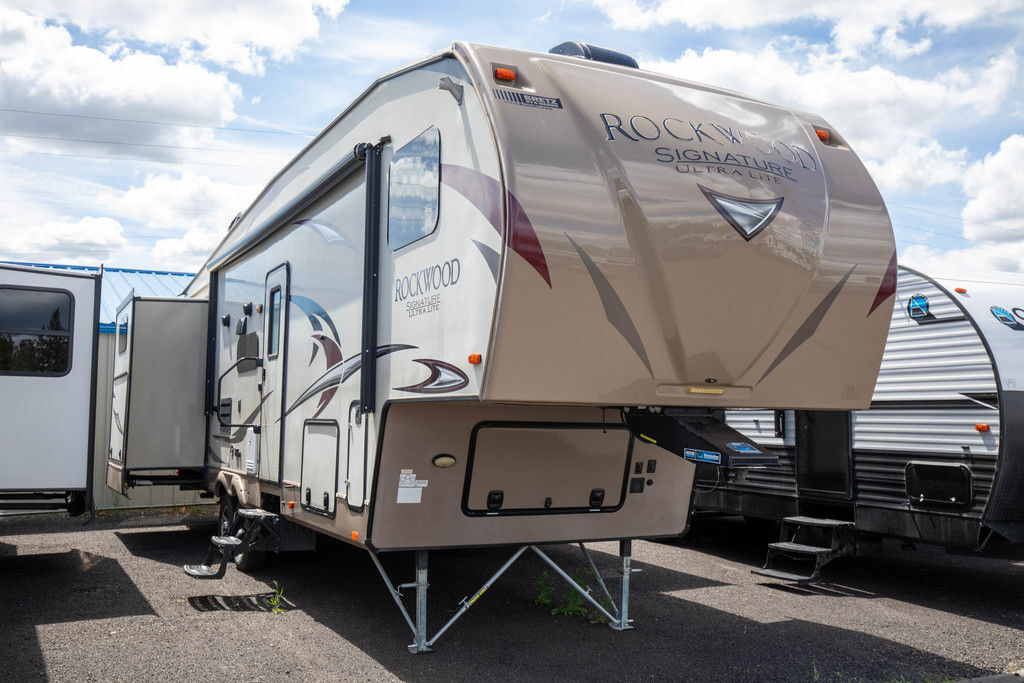 FOREST RIVER Rockwood Signature Ultra Lite Fifth Wheels for sale - RVT