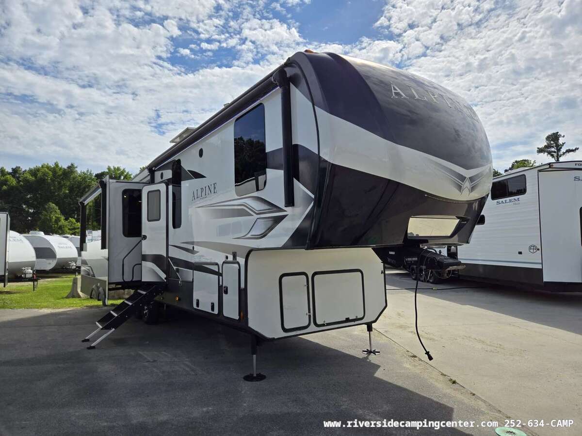 2022 Keystone Alpine 3220RL in new bern NC