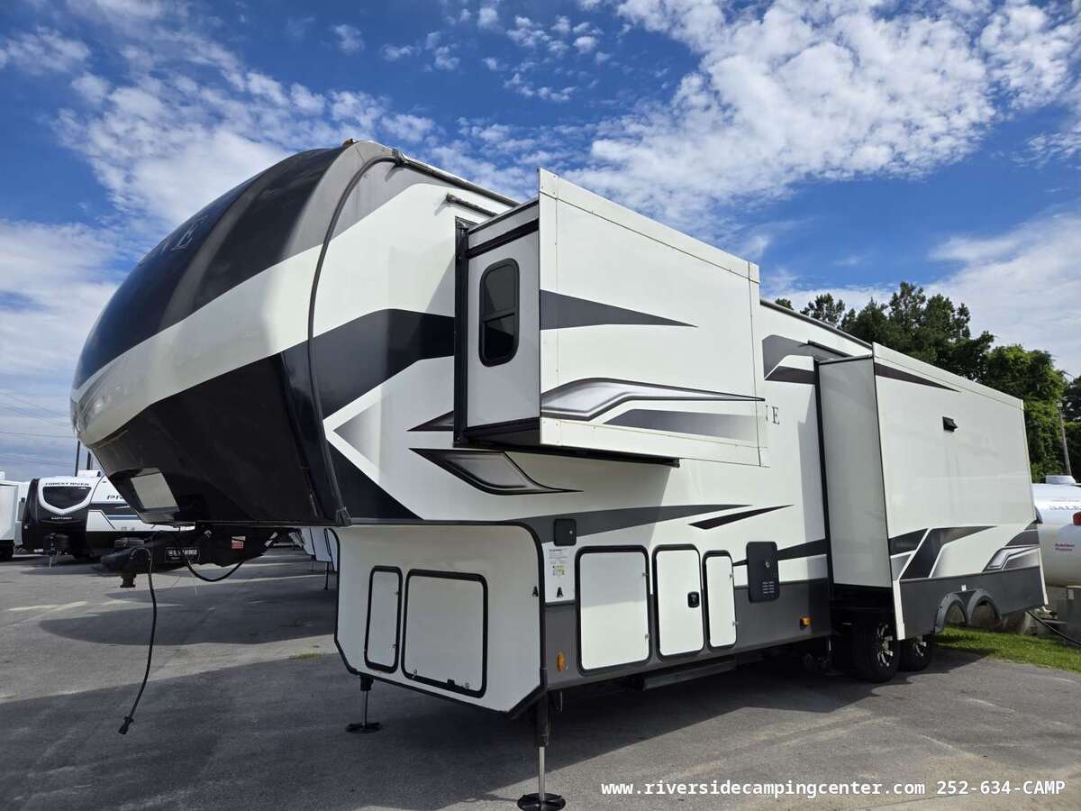2022 Keystone Alpine 3220RL in new bern NC