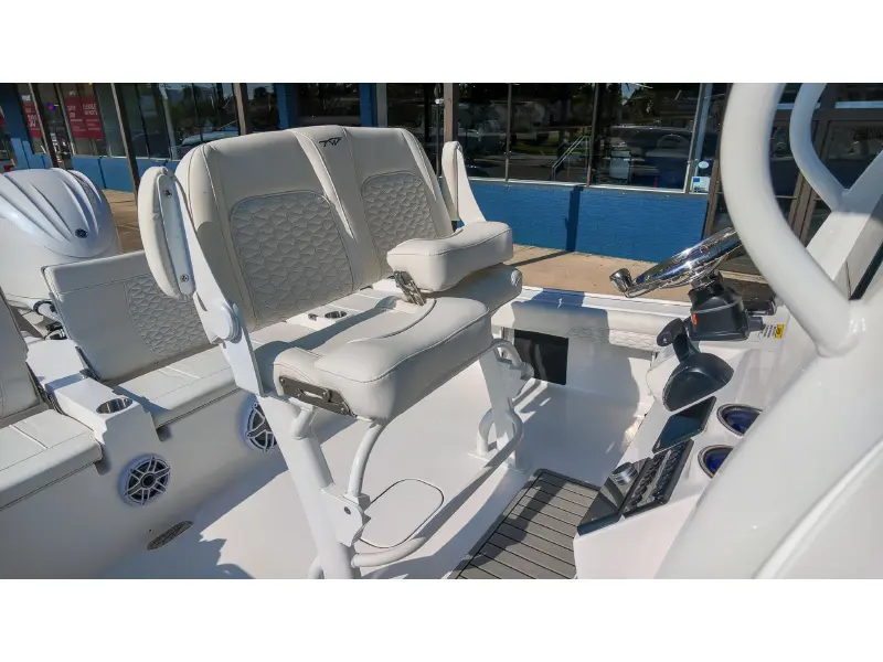 2027 Tidewater 2500 Carolina Bay