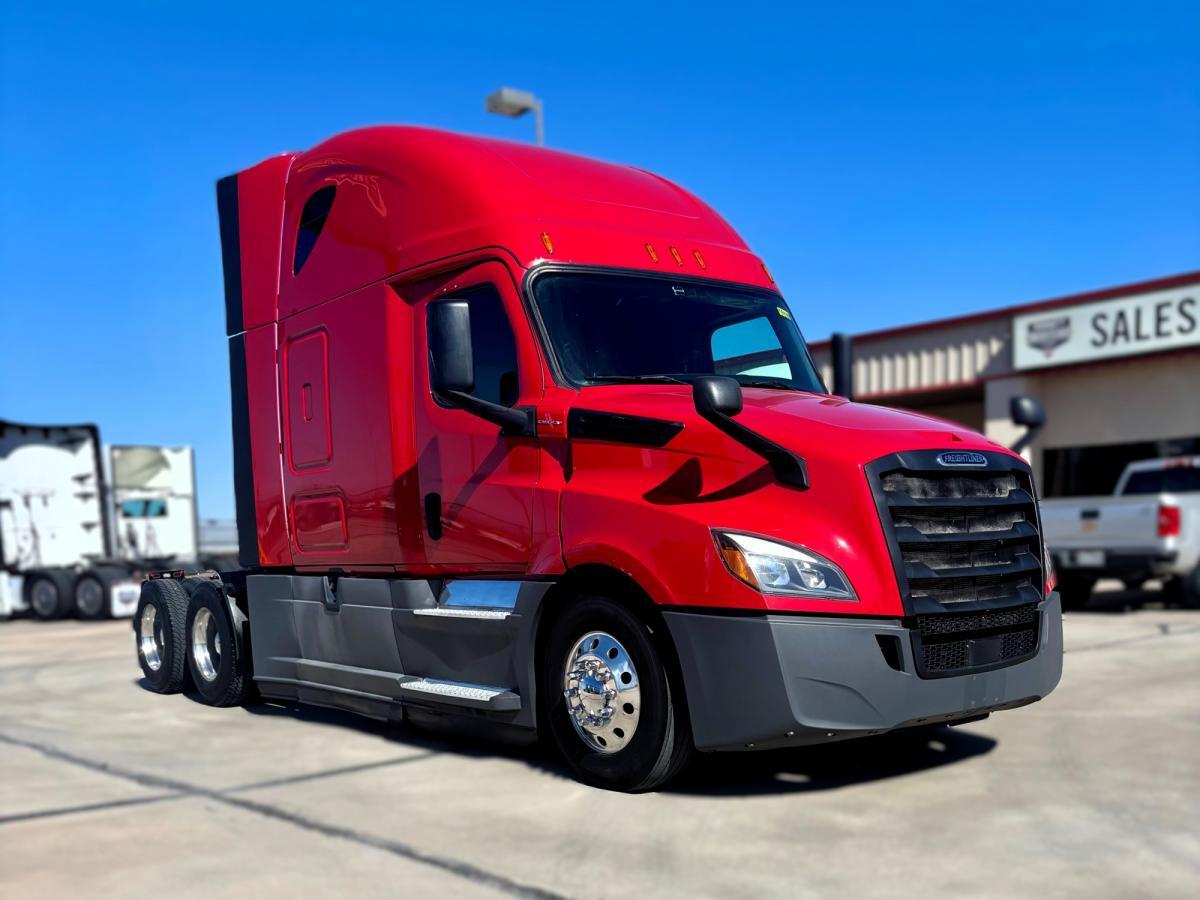 2020 Freightliner CASCADIA 126 in Dallas, TX