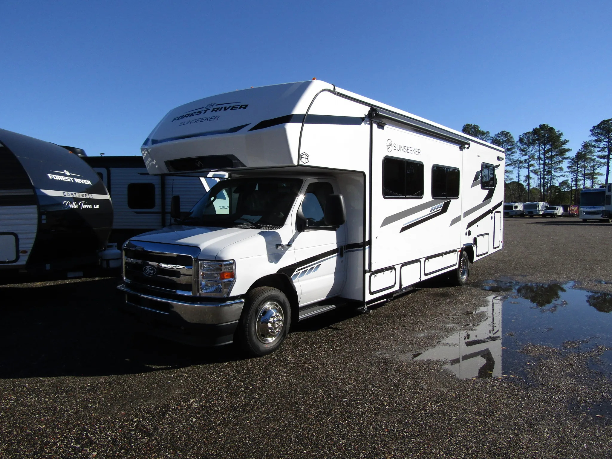 2026 Forest River FOREST RIVER SUNSEEKER 2850SLEF in castle hayne NC