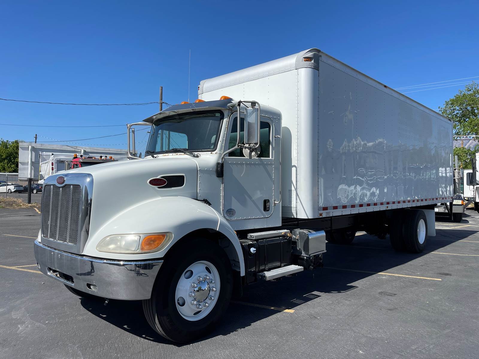 2016 PETERBILT 330 in Midvale, UT