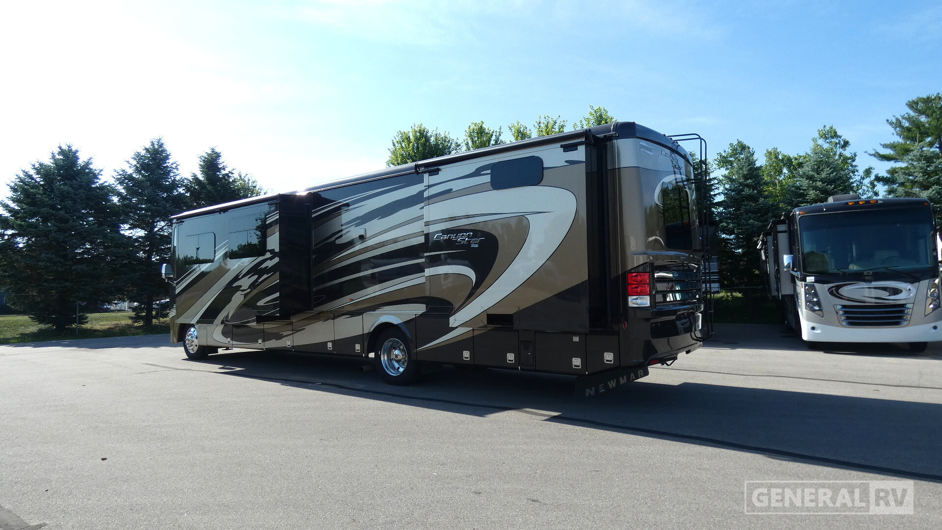 2019 Newmar CANYON STAR 3911 in wayland MI