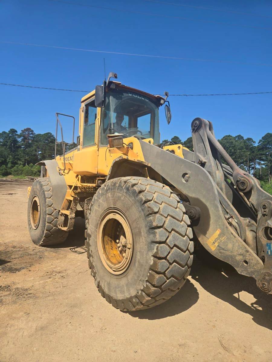2005 Volvo L110E in Jonesboro, AR