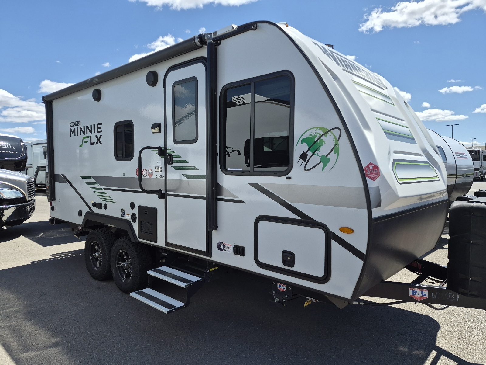 2022 Winnebago Micro Minnie FLX 2100BH in sparks NV