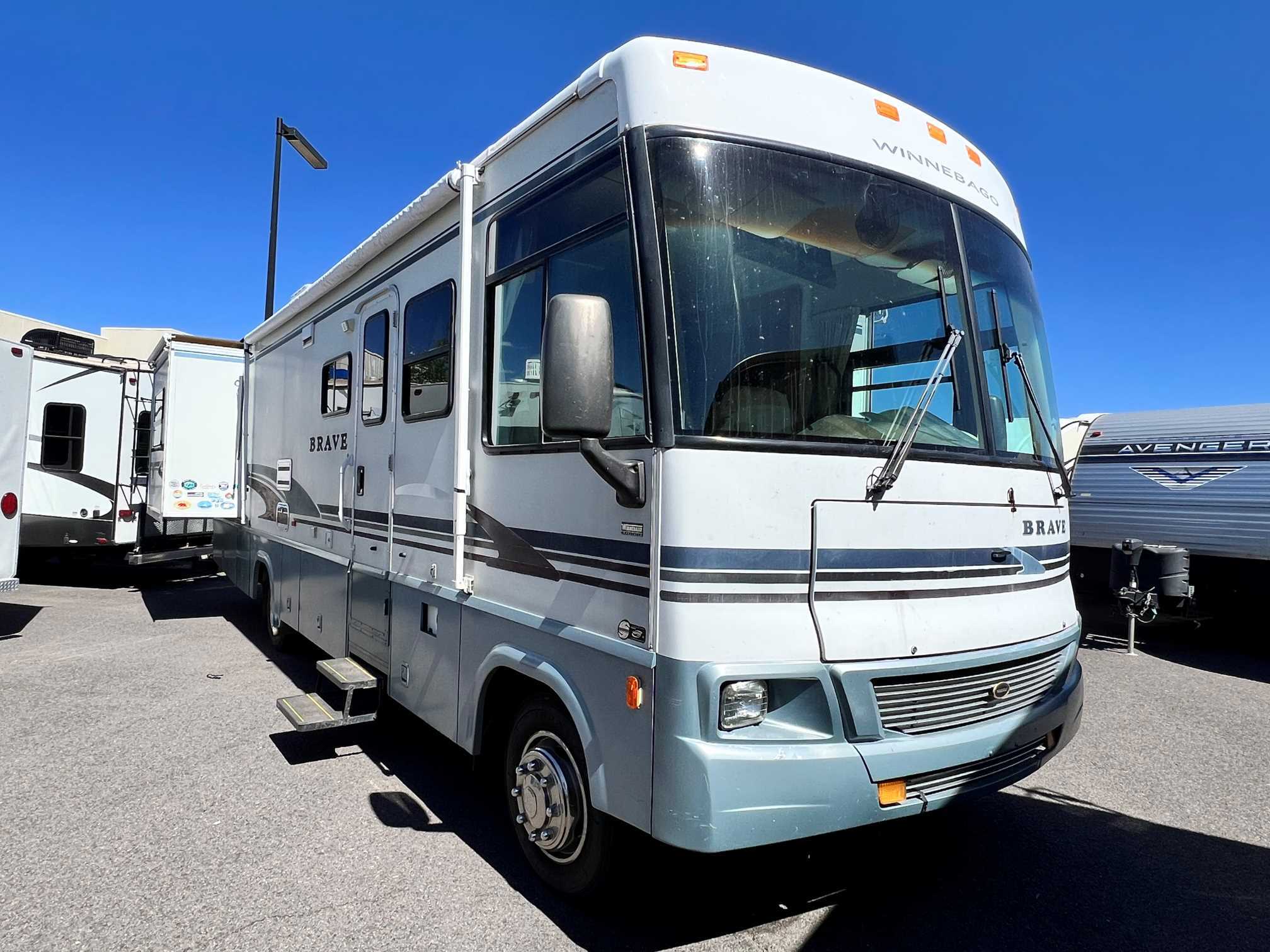 2004 Winnebago Brave 32V RV