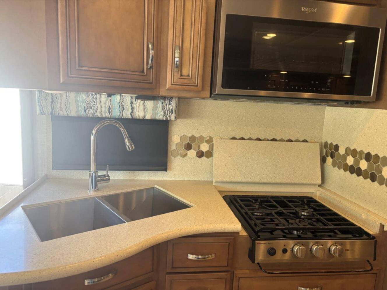 A photo of this 2021 Newmar Bay Star 3401