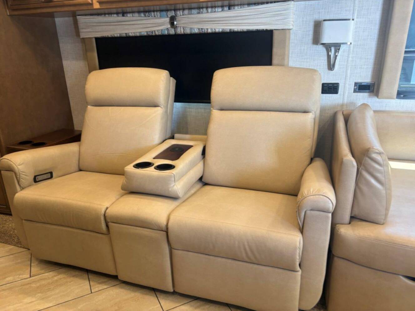 A photo of this 2021 Newmar Bay Star 3401