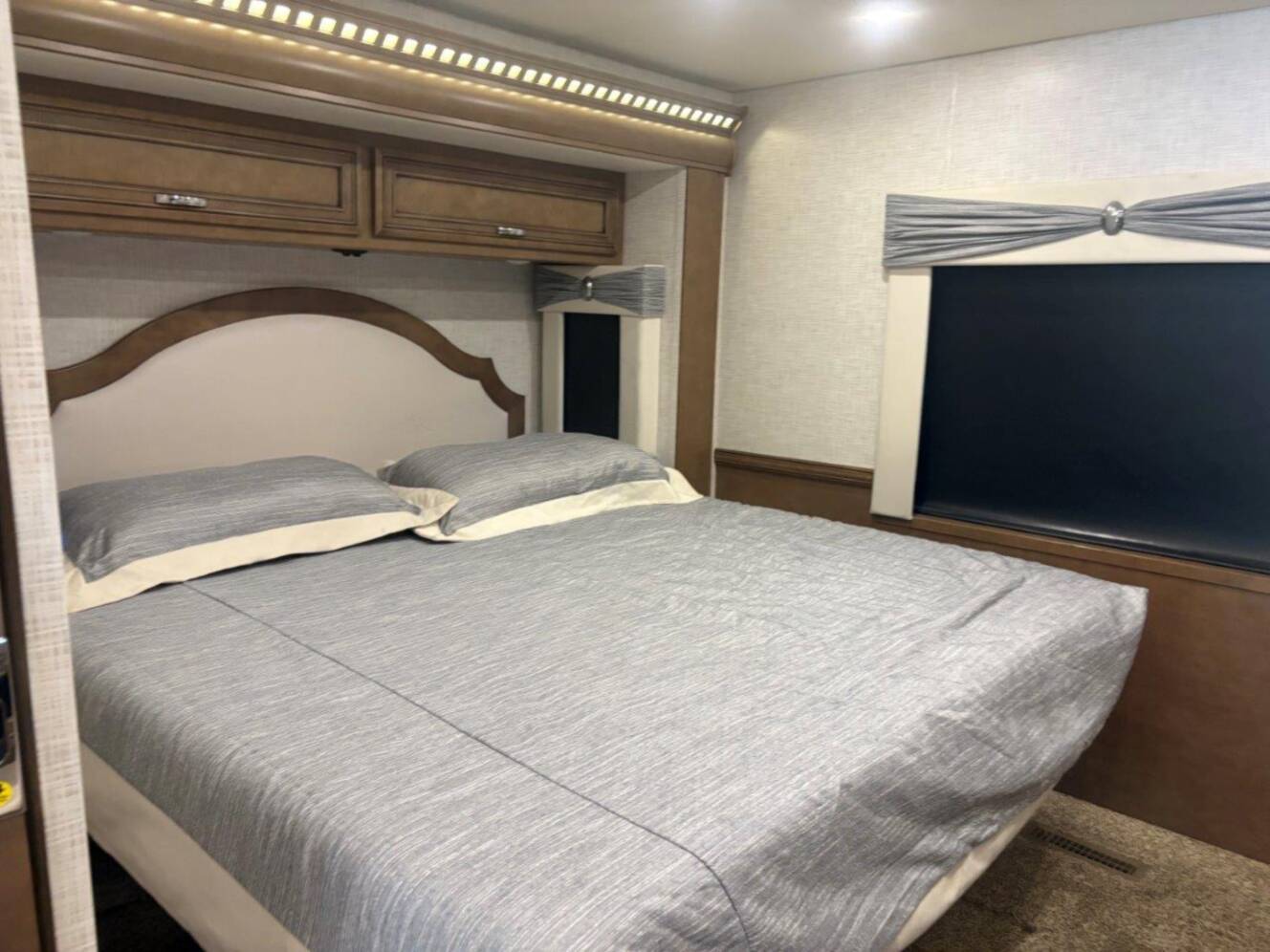 A photo of this 2021 Newmar Bay Star 3401