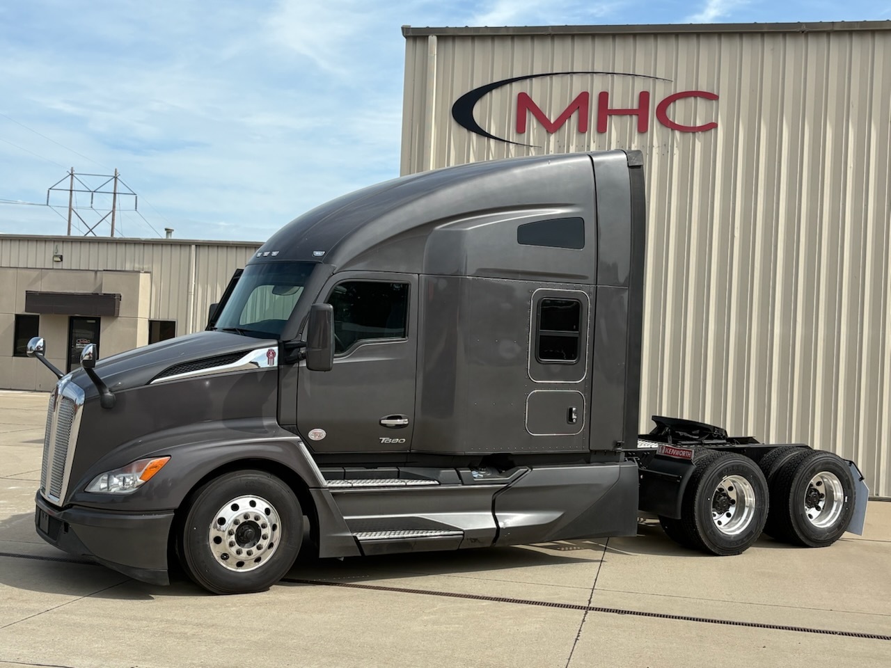 2023 KENWORTH T680 in Leawood, KS