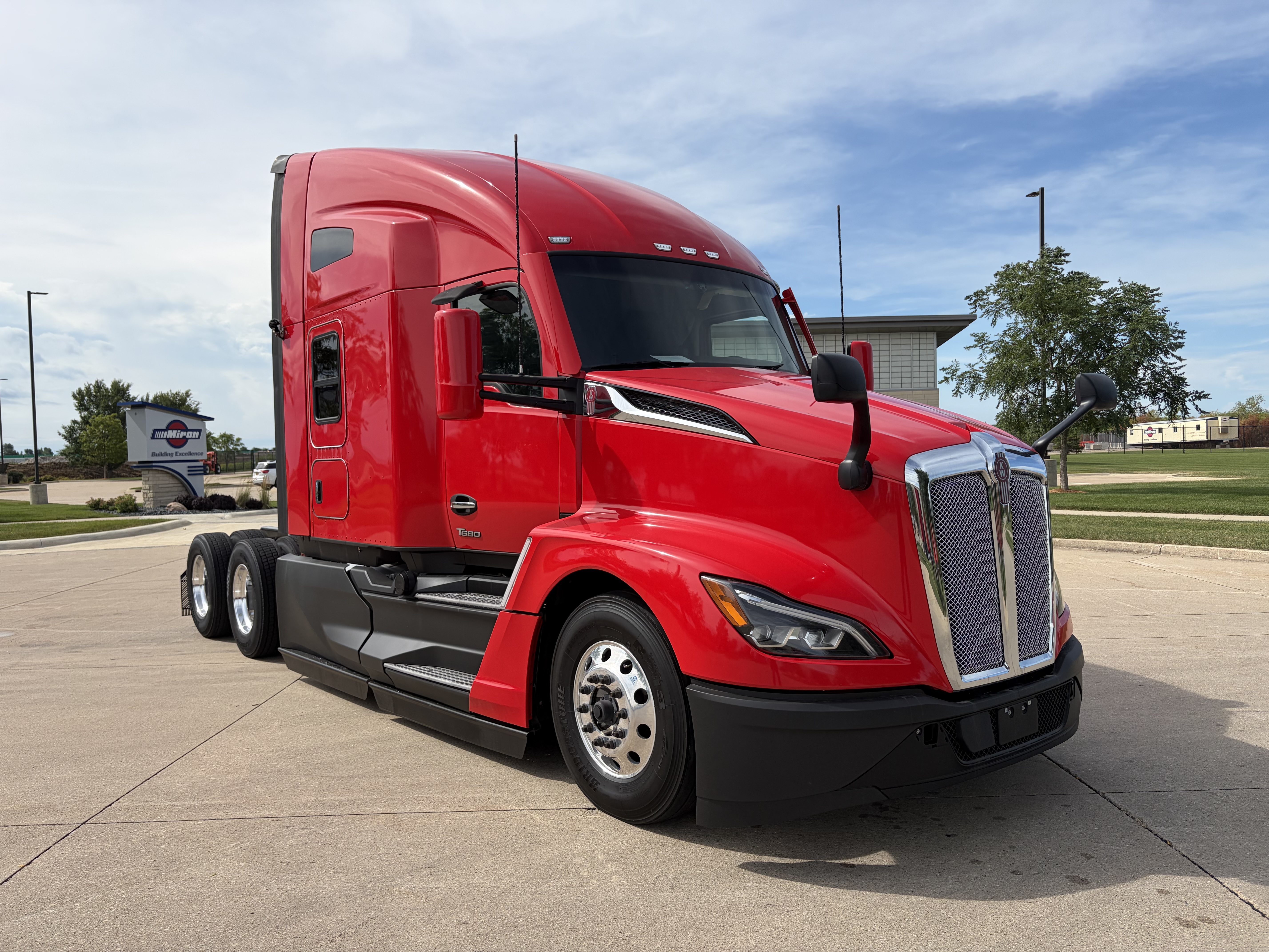 2023 KENWORTH T680 in Cedar Rapids, IA
