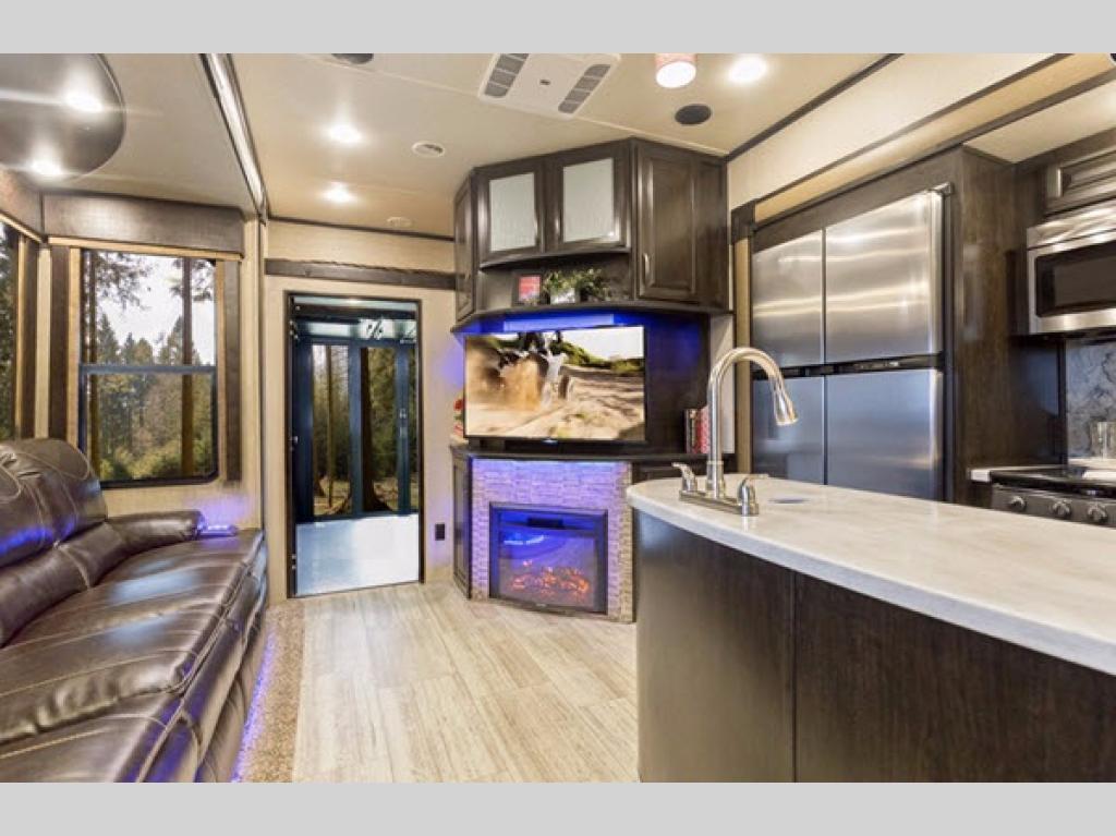 2017 Grand Design Momentum M-Class 350M in amarillo TX