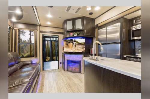 2017 Grand Design Momentum M-Class 350M in amarillo TX