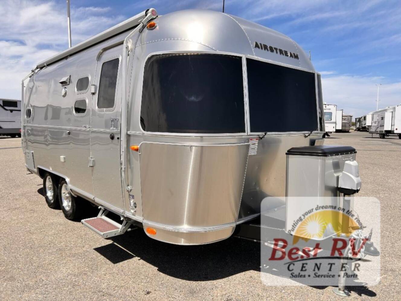 A photo of this 2017 Airstream Flying Cloud 23D Bunk