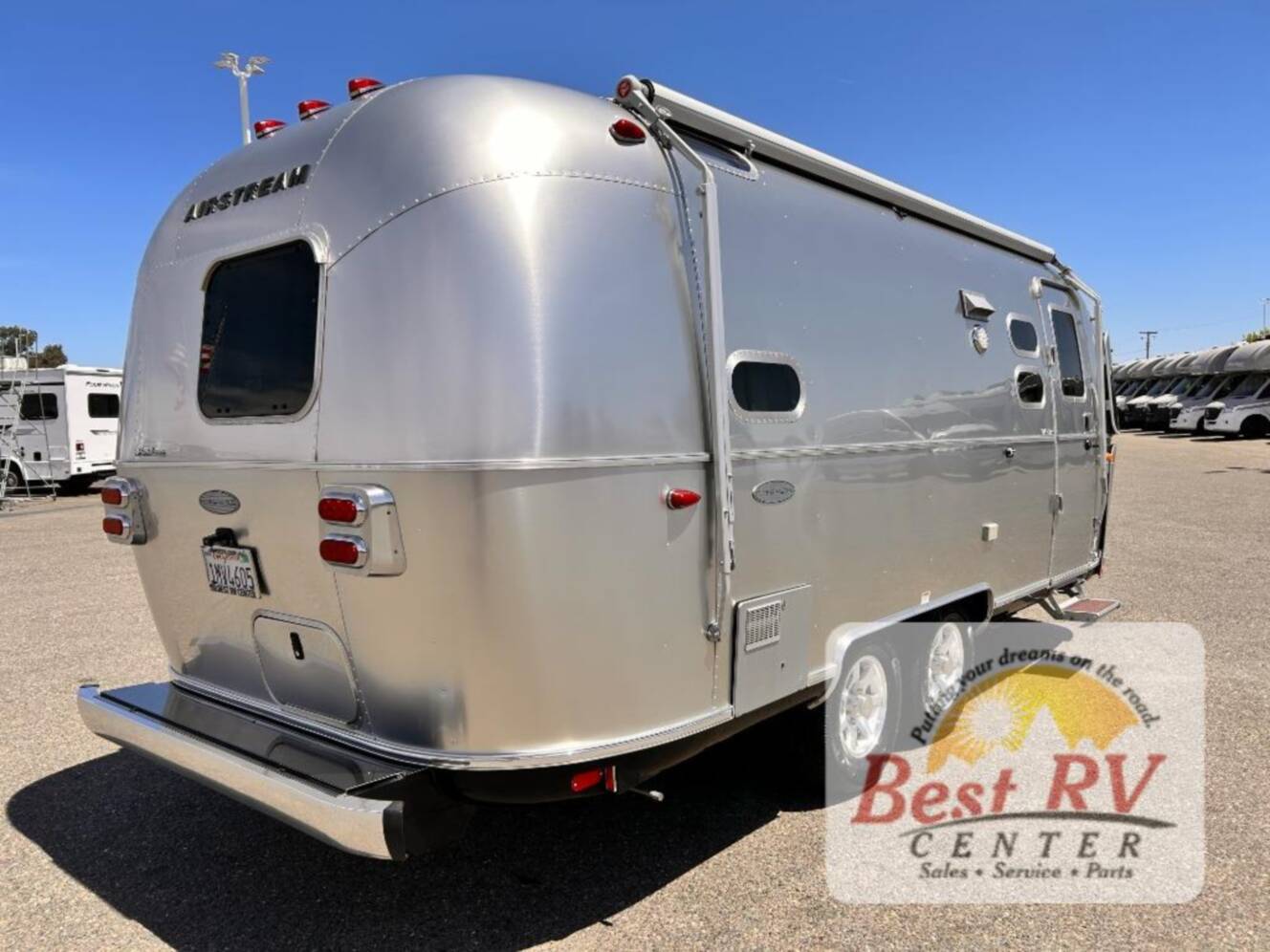 A photo of this 2017 Airstream Flying Cloud 23D Bunk