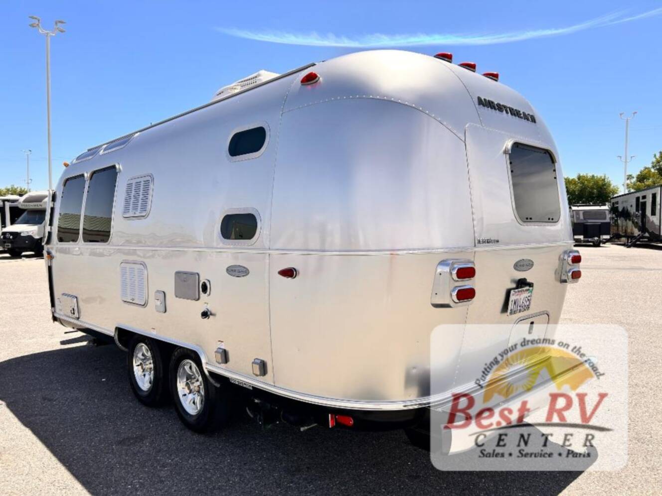 A photo of this 2017 Airstream Flying Cloud 23D Bunk