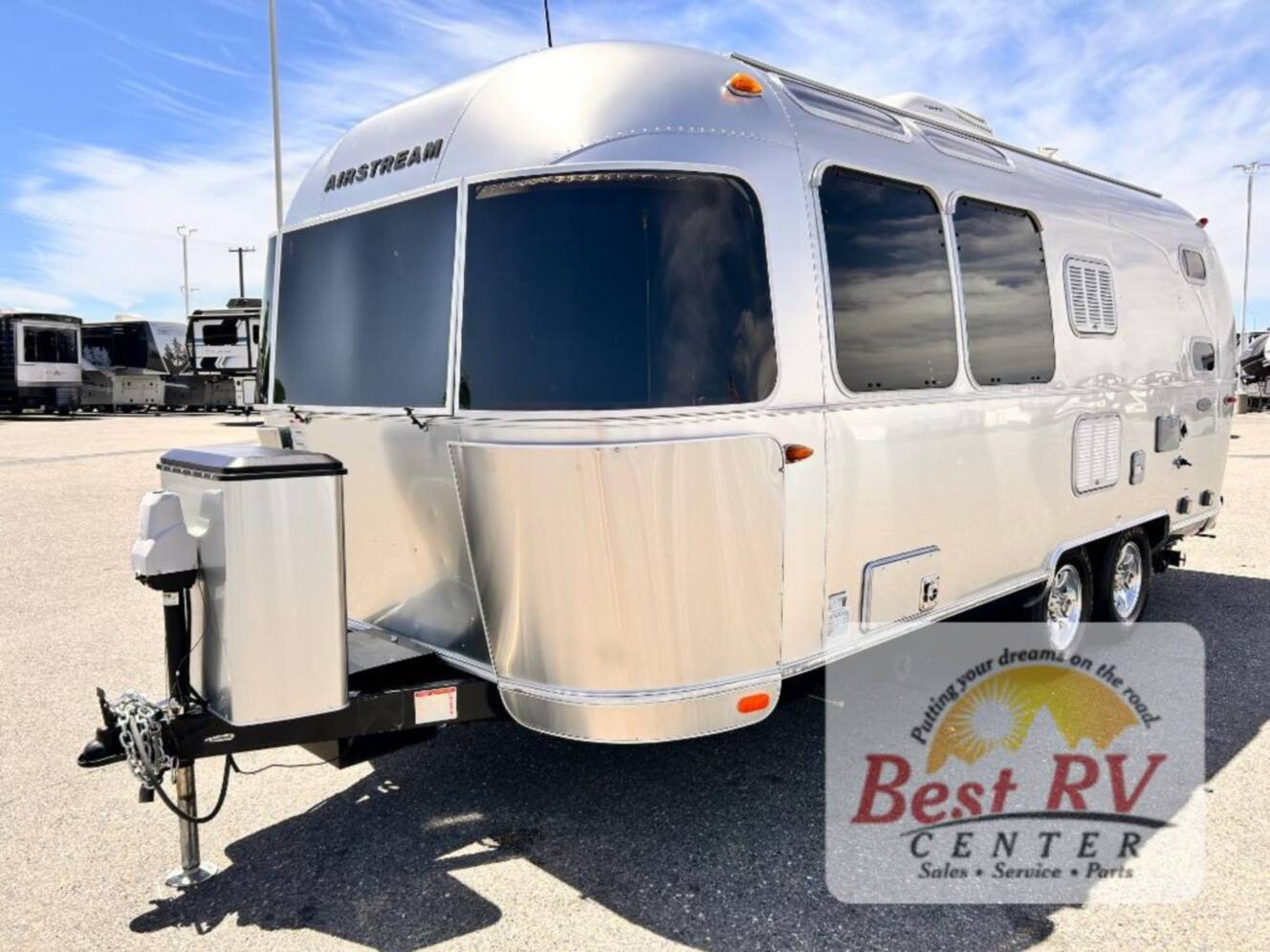 A photo of this 2017 Airstream Flying Cloud 23D Bunk
