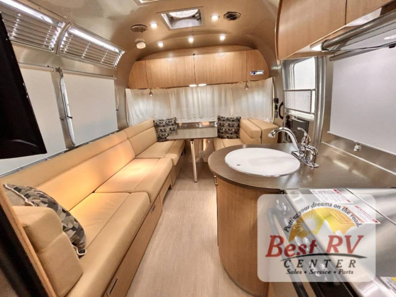 A photo of this 2017 Airstream Flying Cloud 23D Bunk