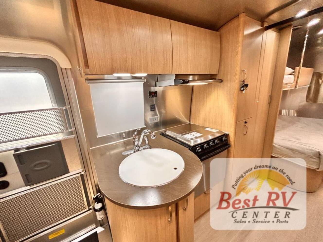 A photo of this 2017 Airstream Flying Cloud 23D Bunk