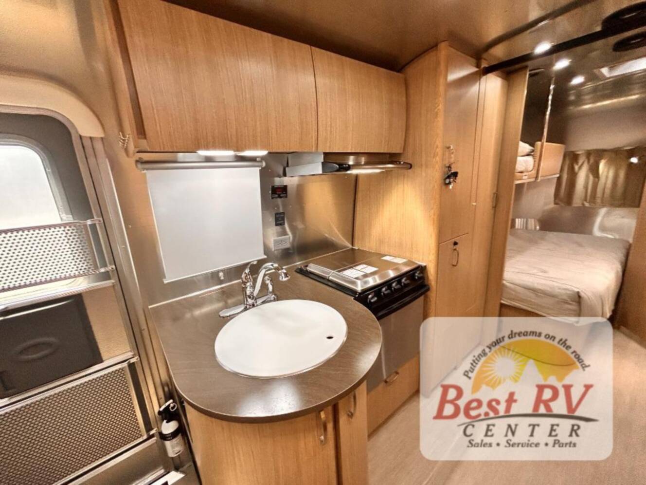A photo of this 2017 Airstream Flying Cloud 23D Bunk