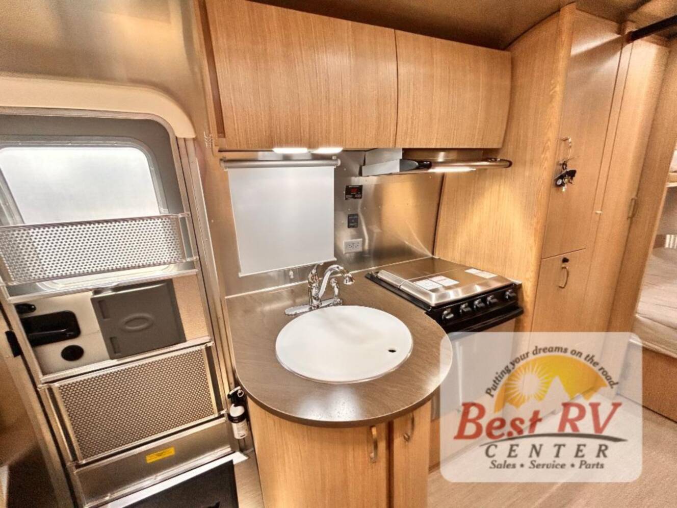 A photo of this 2017 Airstream Flying Cloud 23D Bunk