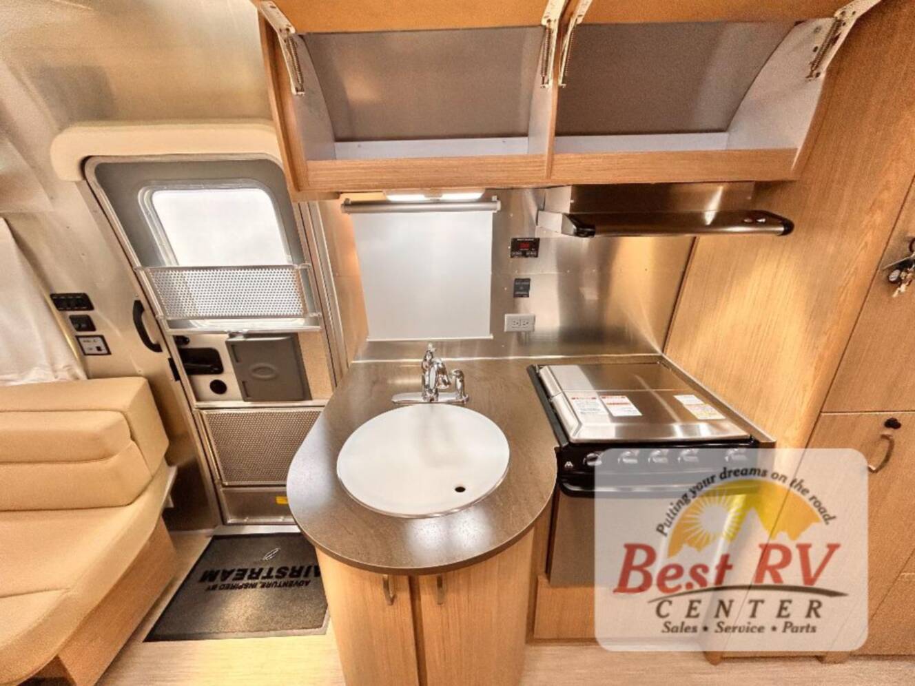 A photo of this 2017 Airstream Flying Cloud 23D Bunk