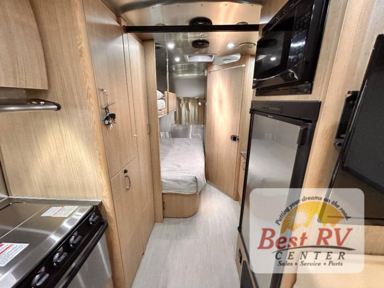 A photo of this 2017 Airstream Flying Cloud 23D Bunk