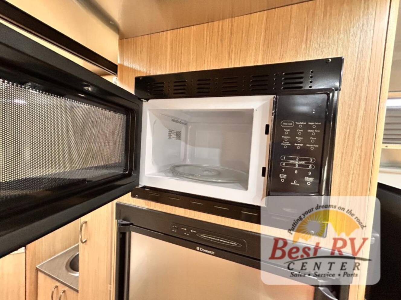 A photo of this 2017 Airstream Flying Cloud 23D Bunk