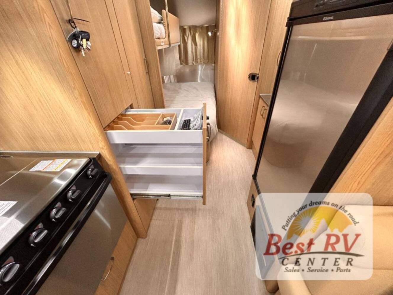 A photo of this 2017 Airstream Flying Cloud 23D Bunk
