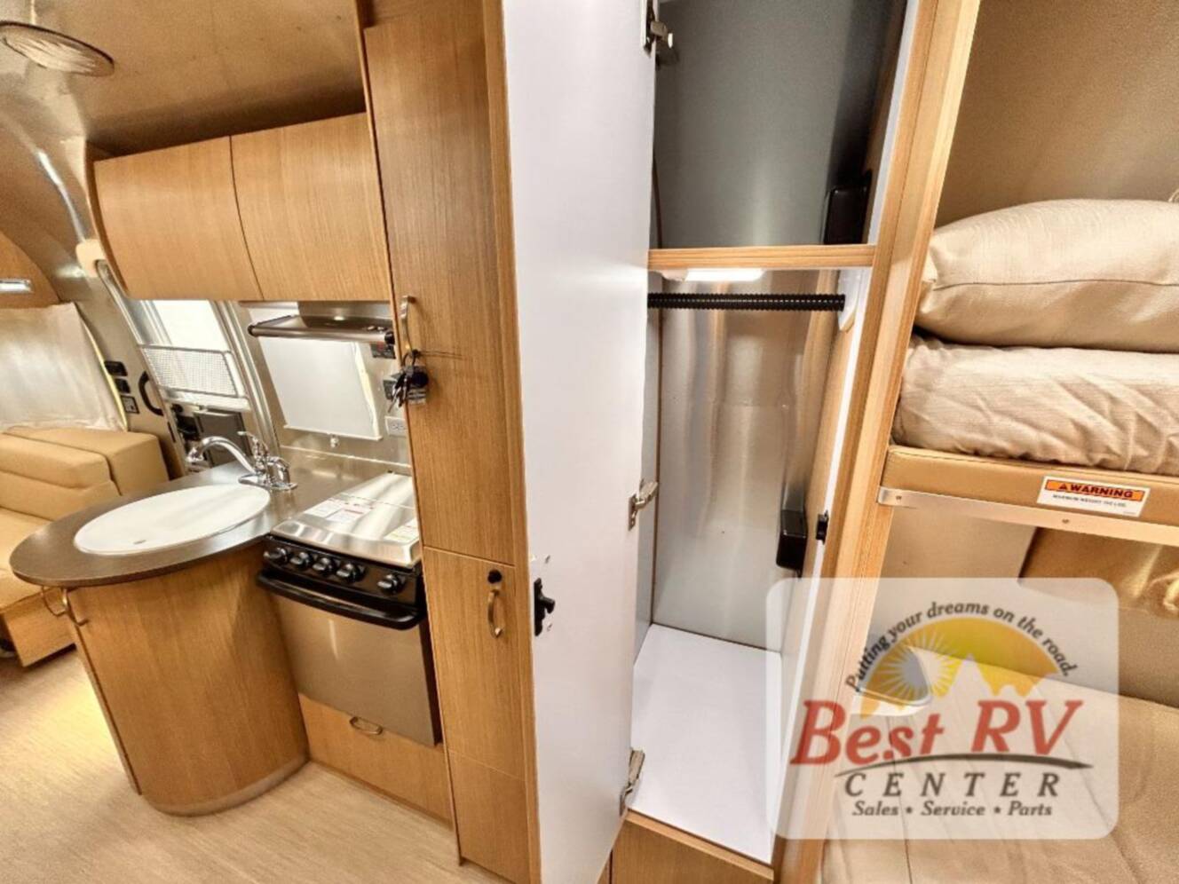 A photo of this 2017 Airstream Flying Cloud 23D Bunk