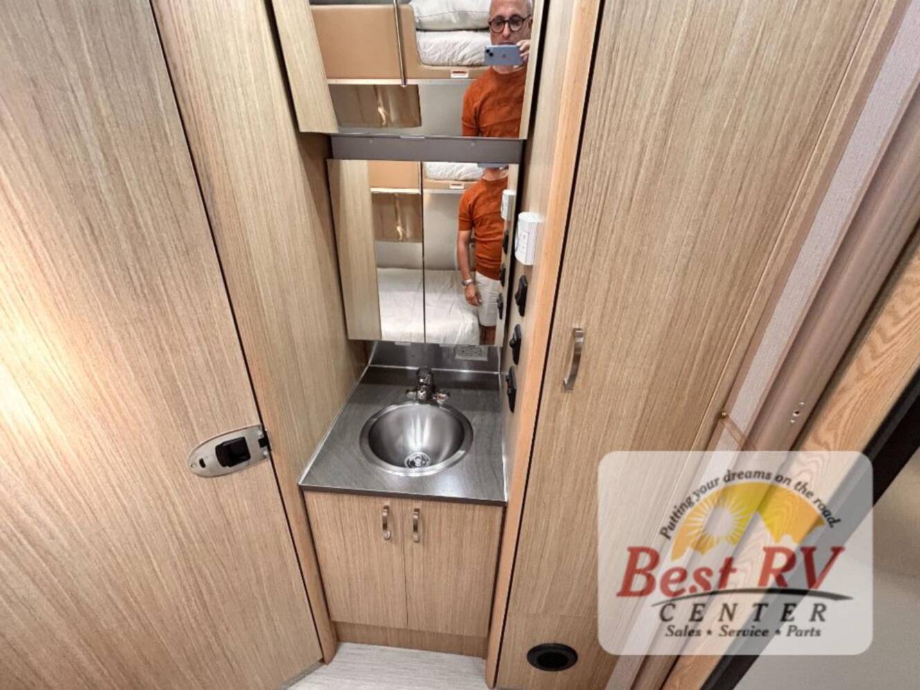 A photo of this 2017 Airstream Flying Cloud 23D Bunk