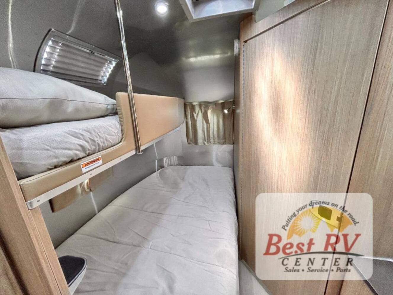 A photo of this 2017 Airstream Flying Cloud 23D Bunk