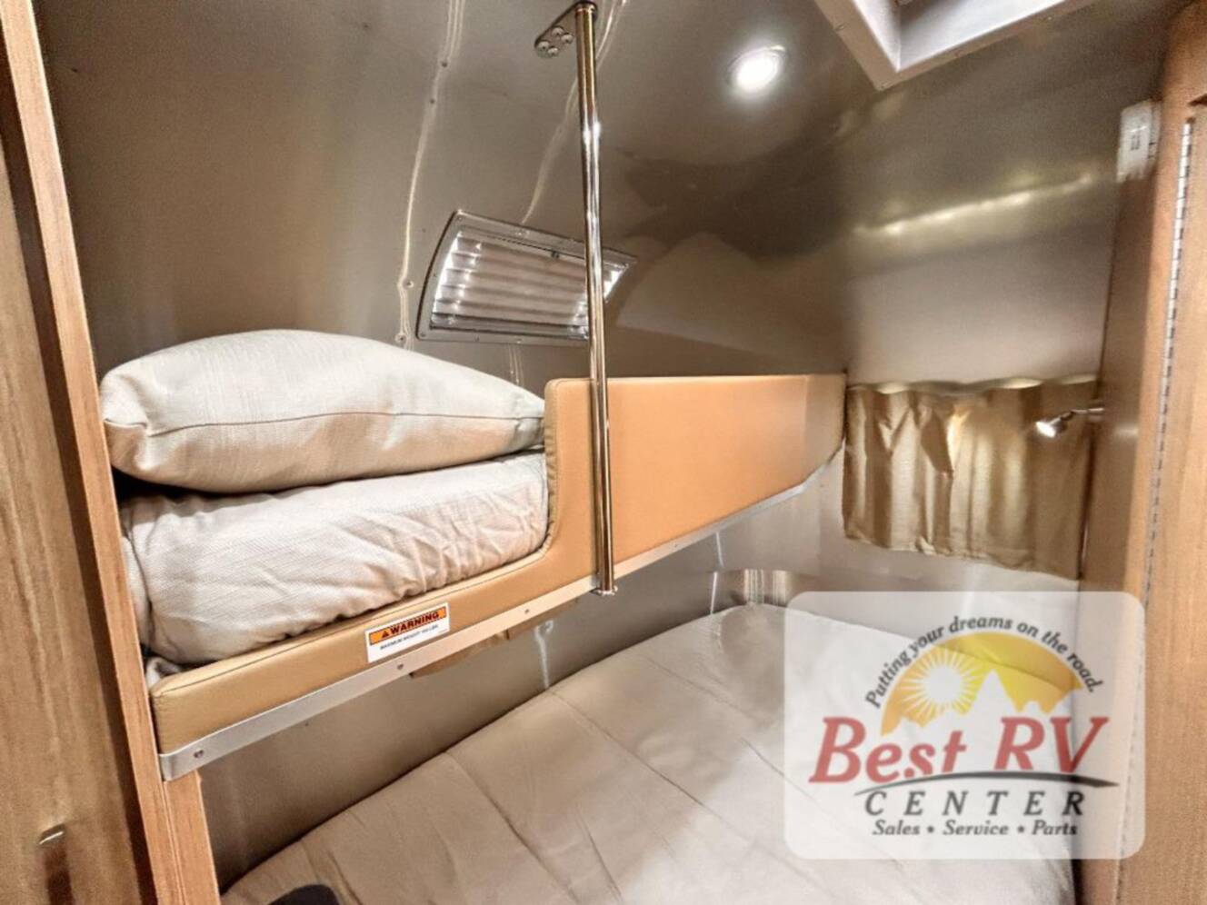 A photo of this 2017 Airstream Flying Cloud 23D Bunk