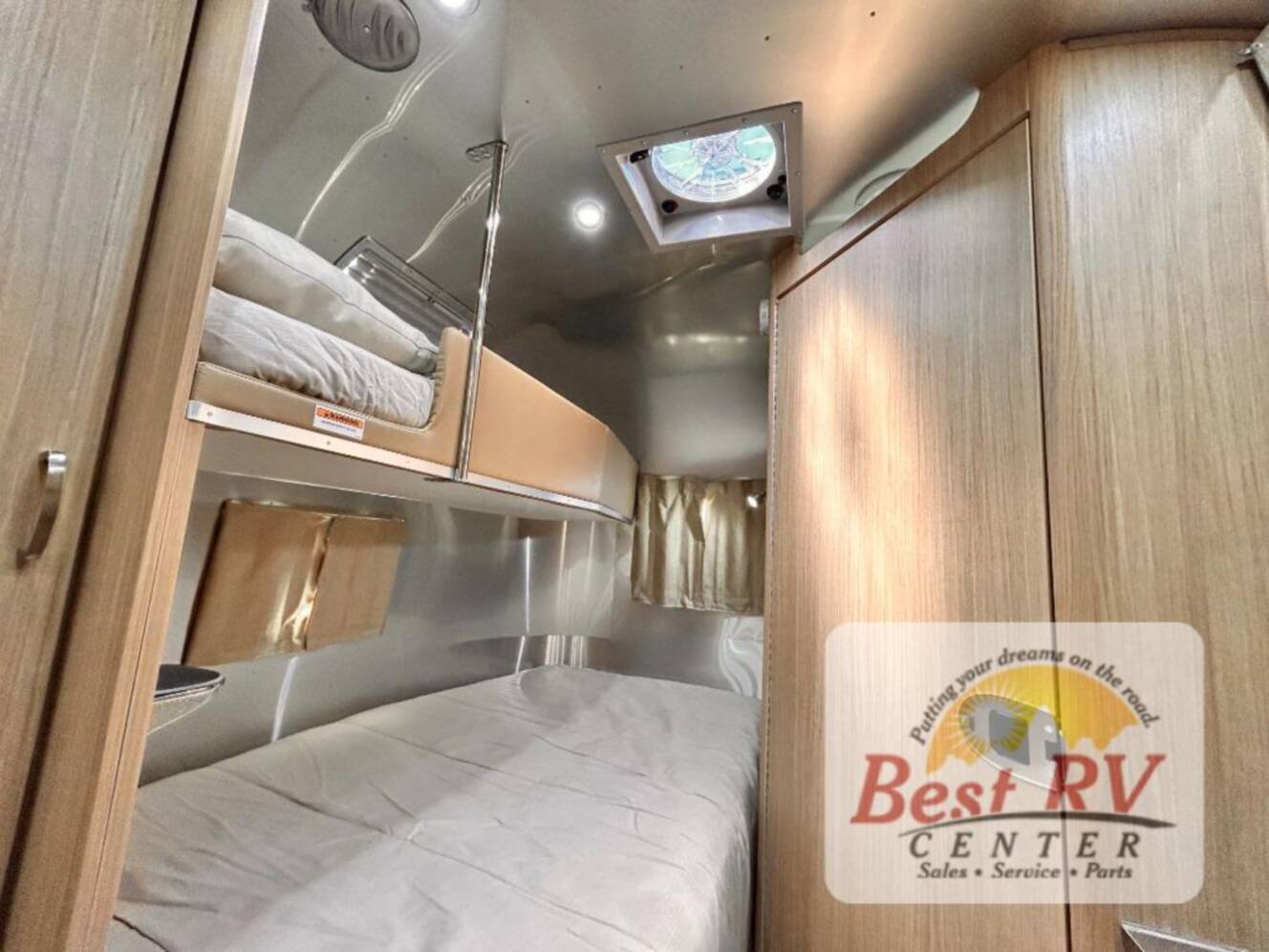 A photo of this 2017 Airstream Flying Cloud 23D Bunk