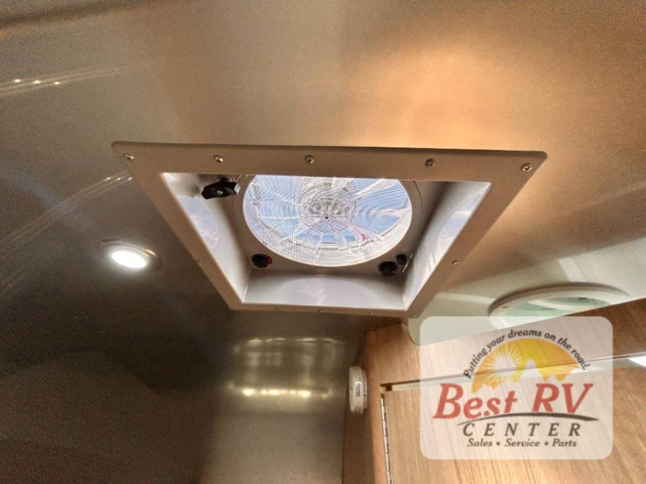 A photo of this 2017 Airstream Flying Cloud 23D Bunk