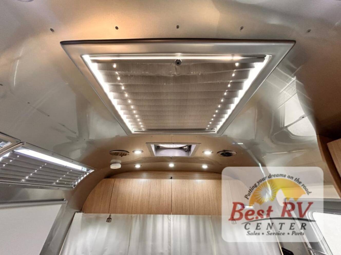 A photo of this 2017 Airstream Flying Cloud 23D Bunk