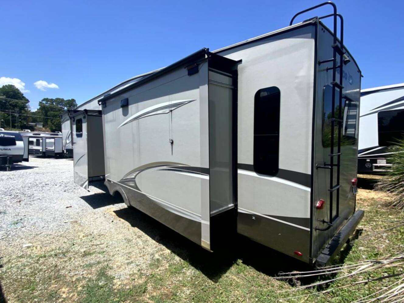 A photo of this 2020 Jayco Eagle 355MBQS