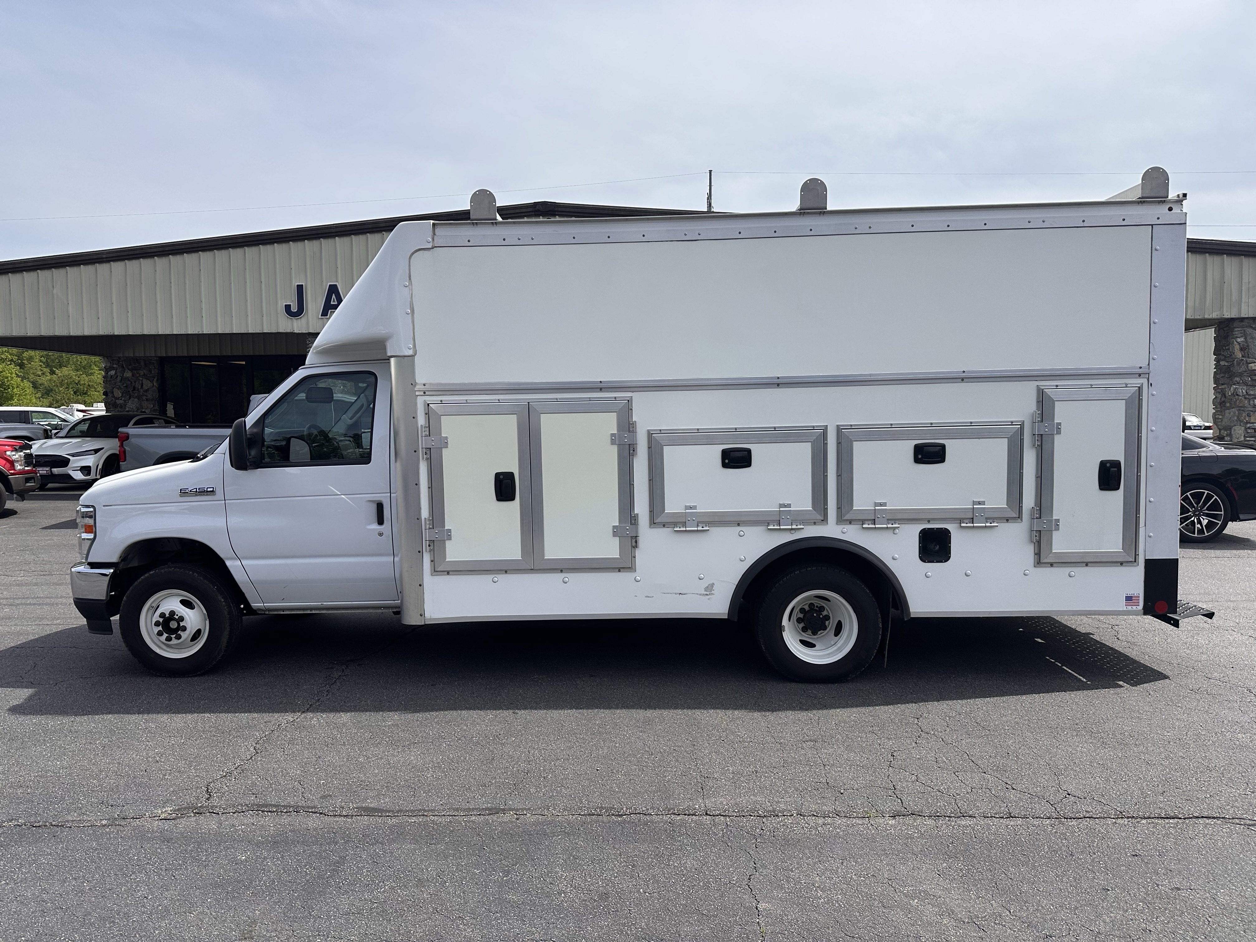 2024 FORD ECONOLINE in Hayesville, NC